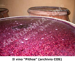 Il vino antico Pithos, ottenuto seguendo i procedimenti del passato