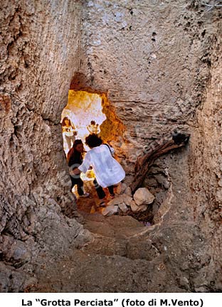 Custonaci, Eraclea: la Grotta Perciata