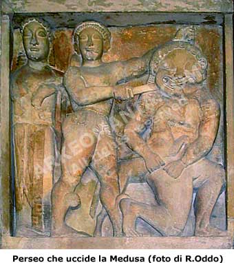 Metopa con Perseo che uccide la Medusa in presenza di Athena (Tempio C)