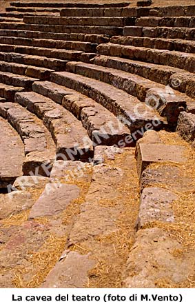 La cavea del teatro di Morgantina (Enna)