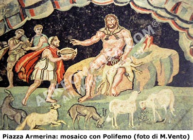 Mosaico dalla Villa del Casale di Piazza Armerina: il ciclope Polifemo accetta il vino porto da Ulisse - Odisseo