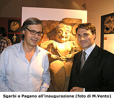 Alessandro Pagano e Vittorio Sgarbi all'inaugurazione della mostra a Trapani sulla Sicilia, isola del mito