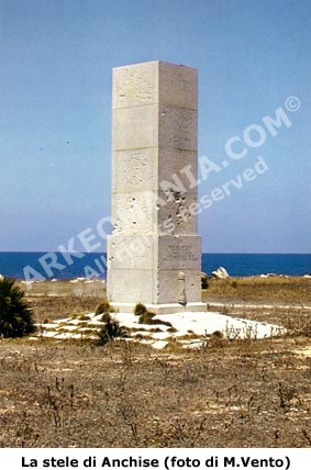 La stele di Anchise a Pizzolungo ( Trapani ) nel luogo dove sorgerà il Parco Virgiliano