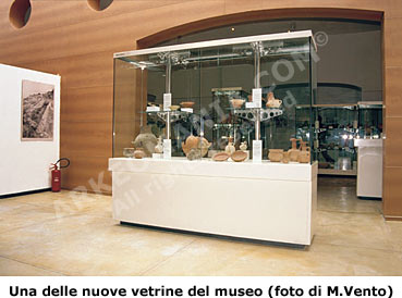 Museo di Mozia: vetrine espositive